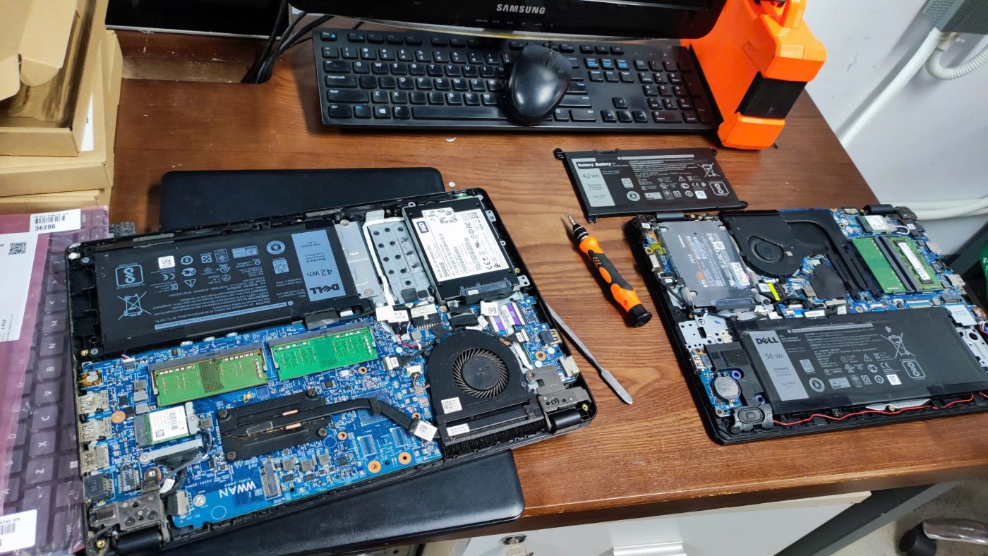 Thay pin laptop